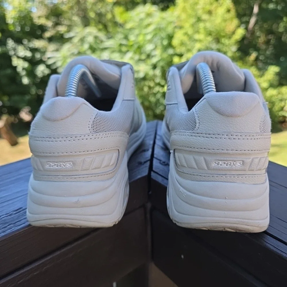 Size 8.5 - New Balance 928v3 Hook and Loop Bone‎